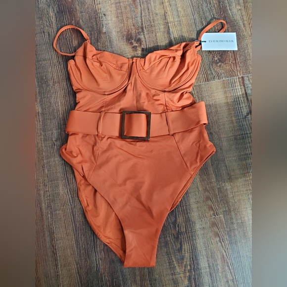 One piece swimsuit - Picture 4 of 7